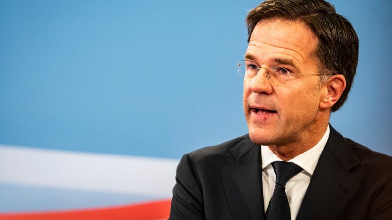 استقالة الحكومة الهولندية بسبب “فضيحة إعانات الأطفال”
