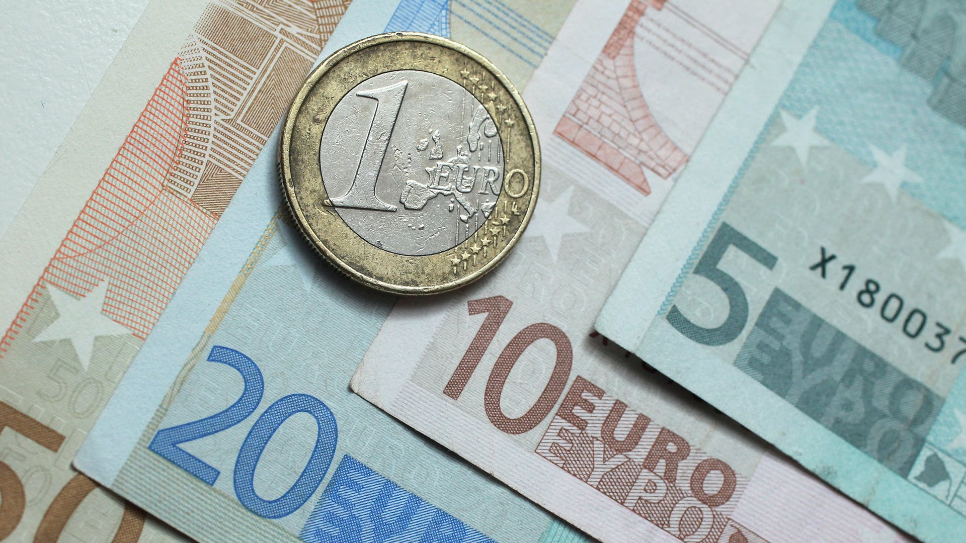 الكورونا يساهم في انكماش منطقة اليورو في الربع الأخير من 2020
