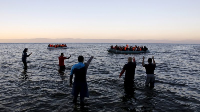 الاتحاد الأوروبي يدعو تركيا لاستئناف قبول المهاجرين العائدين من اليونان