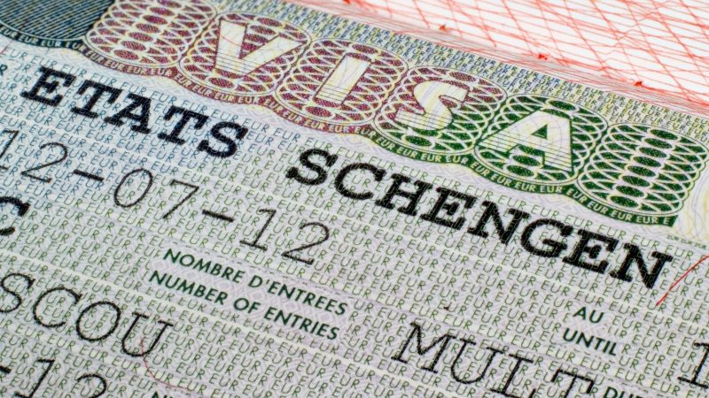 الاتحاد الأوروبي يشدد إجراءات تأشيرة “شنغن” لزيادة الأمن